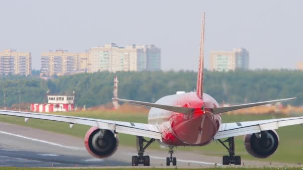 Rossiya Airlines Boeing 777 odlatuje. — Wideo stockowe