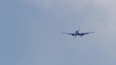 Uçak inmeden önce son yaklaşıyor.