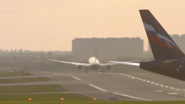 Trafic à l'aéroport international de Sheremetyevo. — Video