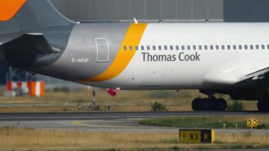 Condor Havayolları Boeing 767 kalkışa hazırlanıyor.