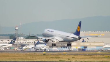 Lufthansa Bölgesel Uçak İnişi.