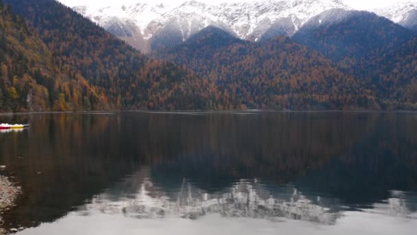 Panorama do Lago Ritsa. — Vídeo de Stock