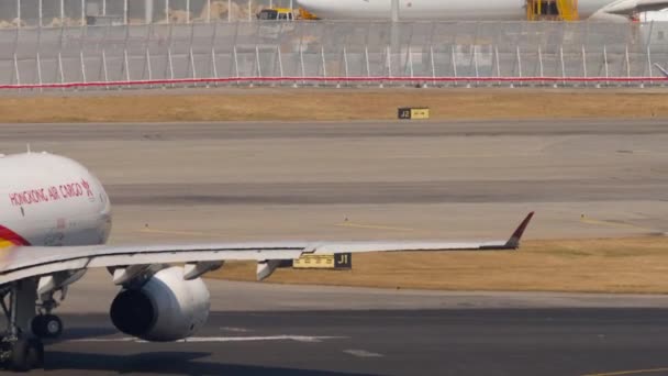 誘導路をオンにする航空会社 — ストック動画