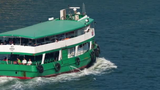 Battue bateau à moteur de croisière dans la mer. — Video