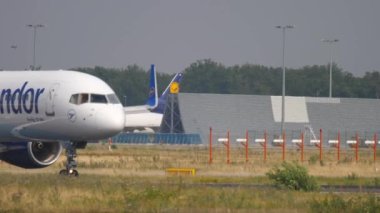 Condor Havayolları Boeing 757 taksicilik
