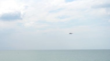 Jet uçağı yaklaşıyor.