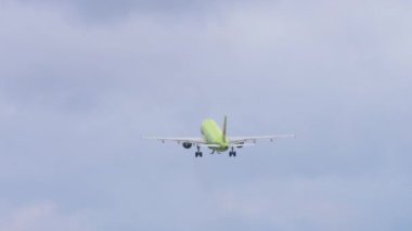 320 sefer sayılı Airbus havalanıyor.