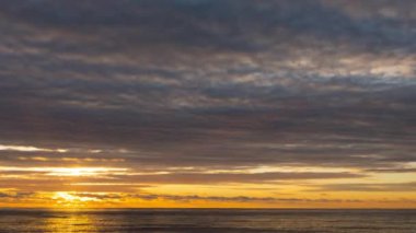 Batan güneşin manzarası.