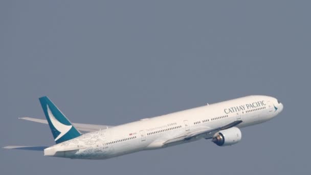 Boeing 777 odlatujący z Hongkongu — Wideo stockowe