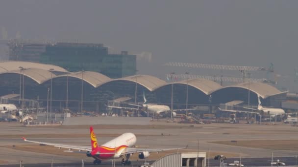 Airfreighter take-off and climb-up. — Stock Video