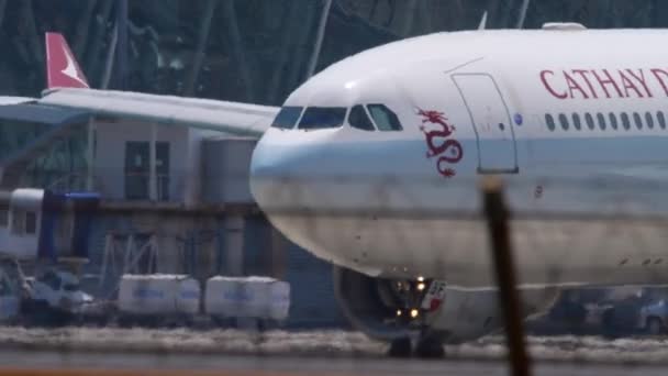 Avião de corpo largo taxiando antes da partida — Vídeo de Stock