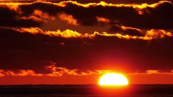 Naturskön utsikt över solnedgången. Tidsfrist — Stockvideo