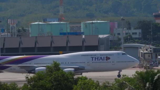 Thai Airways Boeing 747 rullaggio — Video Stock