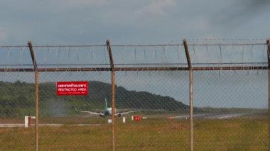 İpek Boeing 737 inmeden önce yaklaşıyor.