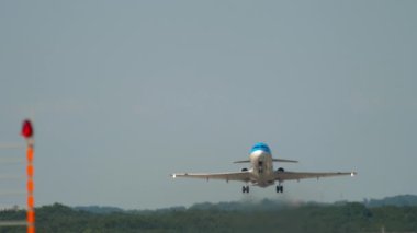 KLM Cityhopper Fokker F70 kalkışı