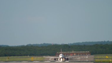 Airbus A320 AirBerlin kalkıyor.