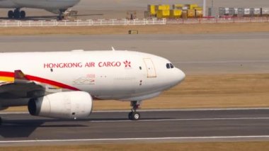 Uçak şilebi kalkışa hazırlanıyor..