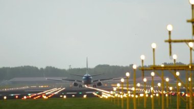 Amsterdam havaalanında KLM uçağı