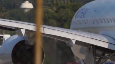 Tayland Havayolları uçağı yaklaşıyor.