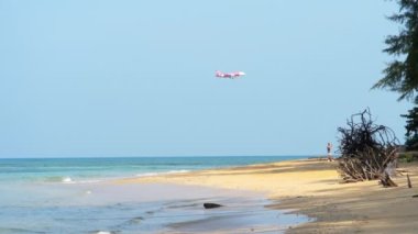 Uçağın Phuket 'e yavaşça inişi.