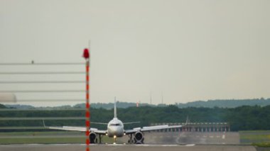 Düsseldorf 'a indikten sonra uçak
