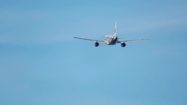 バンコク航空が飛び去る — ストック動画