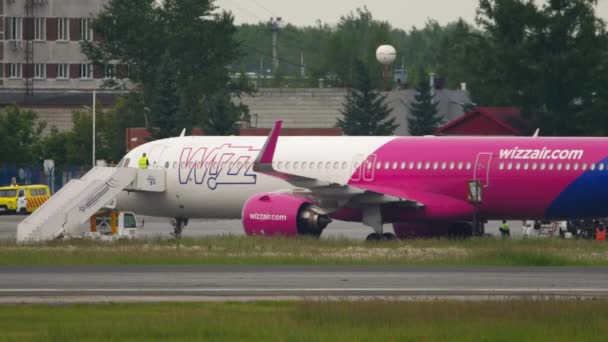 Pengangkut Biaya Rendah Wizzair — Stok Video