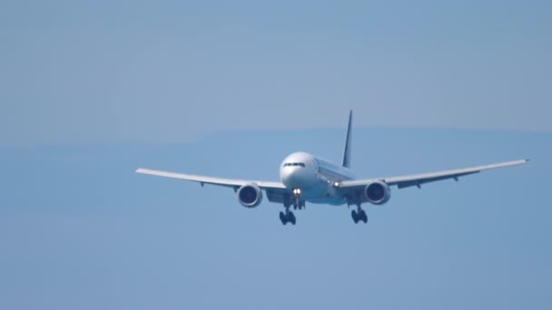 Singapur Havayolları Boeing 777 iniş yapıyor. — Stok video