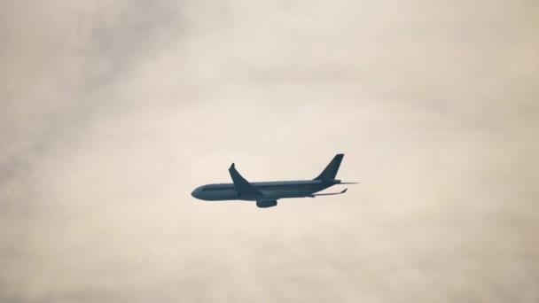 Singapore Airlines berangkat pagi-pagi sekali — Stok Video