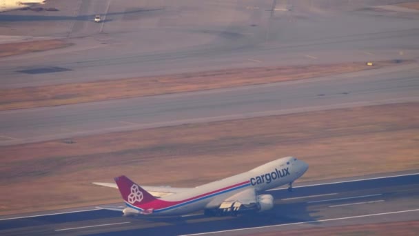 Cargolux Boeing 747 havalanıyor. — Stok video