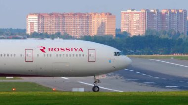 Rossiya Havayolları piste çıkıyor.