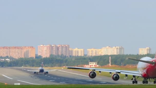 Boeing 747 de Rossiya Airlines despegando — Vídeos de Stock