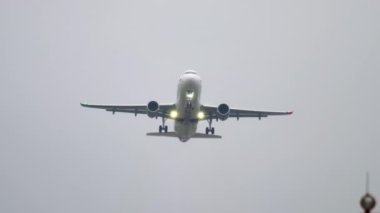 Eurowings yolcu uçağı kalkıyor.