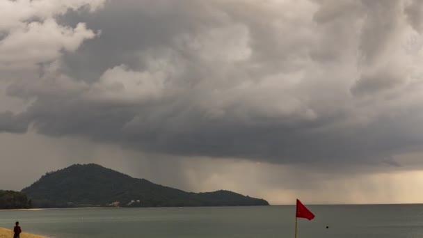 Regnigt väder över havet — Stockvideo