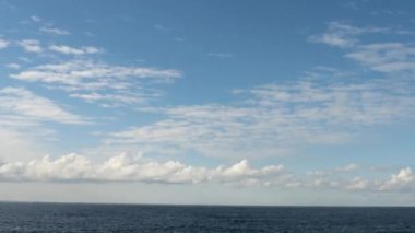 Zaman bulutları yüzüyor