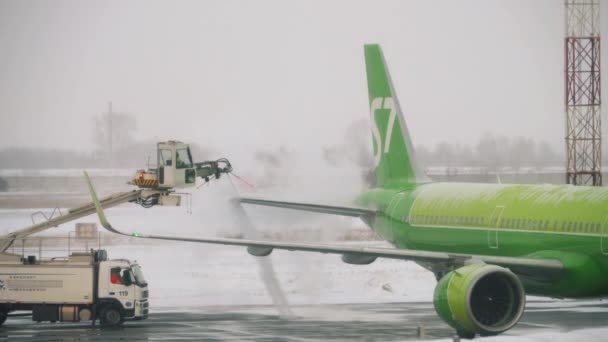 Descongelar o avião antes da partida — Vídeo de Stock