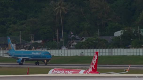 AirAsia acelera para despegar — Vídeos de Stock
