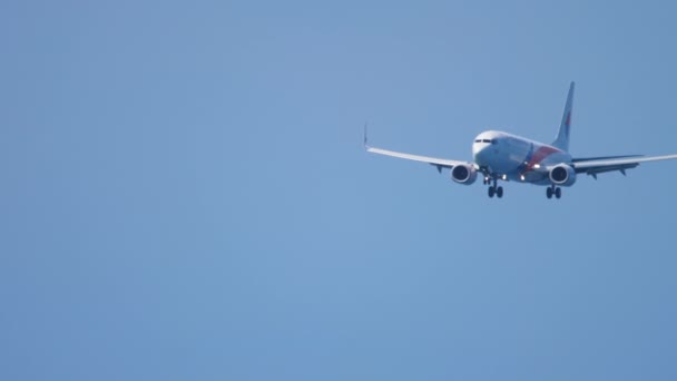 Boeing 737 Malezya Havayolları yaklaşıyor. — Stok video