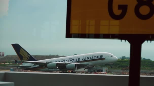 新加坡航空公司空中客车380次起飞 — 图库视频影像