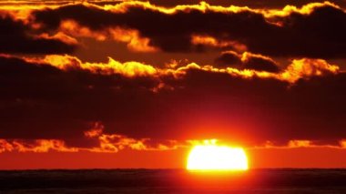 Okyanusun Güzel Günbatımı