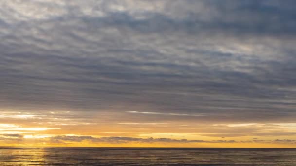 Panorama puesta de sol por el océano, lapso de tiempo — Vídeo de stock