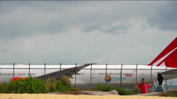 Такси Boeing 777 для вылета — стоковое видео