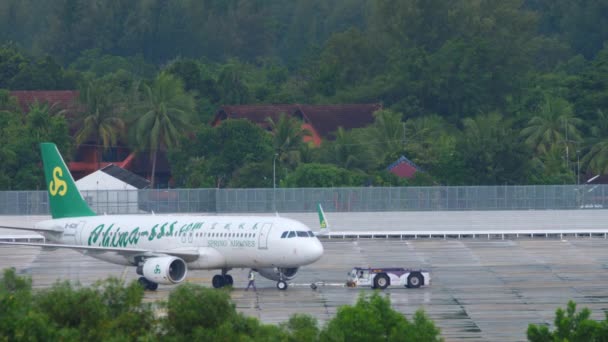 Airbus A320-214 från Spring Airlines — Stockvideo