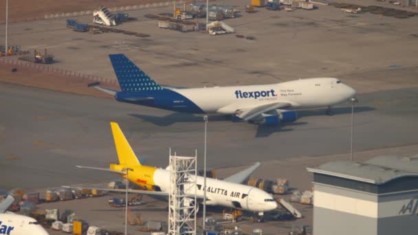 Nákladní boeing 747 Flexport — Stock video