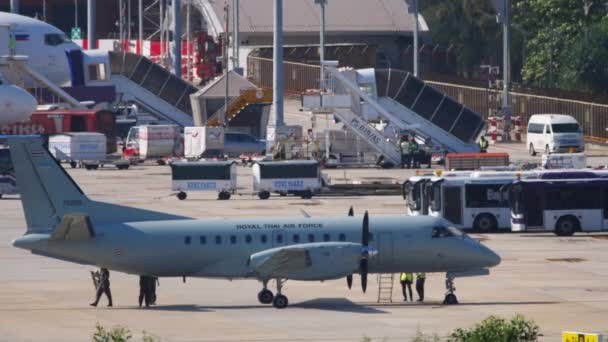 Inspección previa al vuelo de la aeronave — Vídeos de Stock