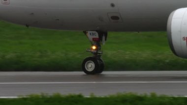 Uçak taksisi yaklaşıyor.