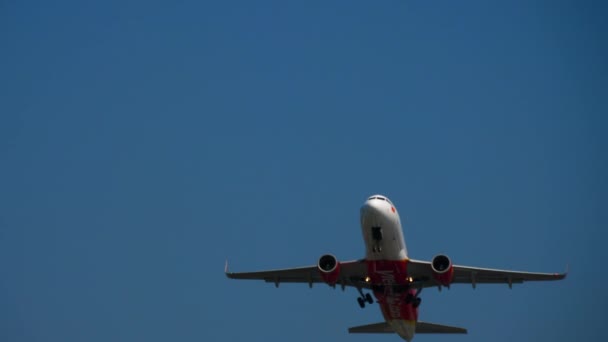 VietJetAir пролетает над головой — стоковое видео