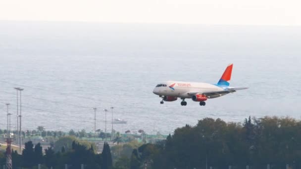 Regional airliner landing at Sochi airport — Stock Video