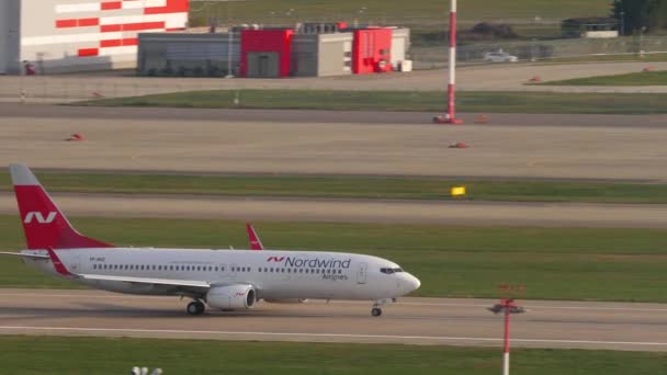 Αερογραμμές Nordwind Boeing 737 απογειώνονται — Αρχείο Βίντεο