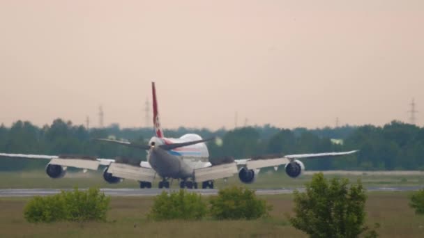 Boeing 747 brakes rear view — Video Stock